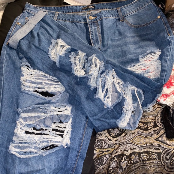 Fashion Nova distressed jeans - Picture 5 of 7